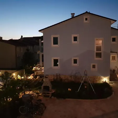 Dari Apartment *